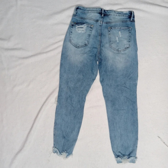 Almost Famous EUC Highrise Distressed Denim Ankle Jeans size 9 - Picture 2 of 4
